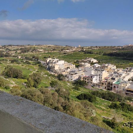 マルサスカーラPanoramic Penthouse In Marsascala Which Enjoys Sea And Country Viewsアパートメント エクステリア 写真