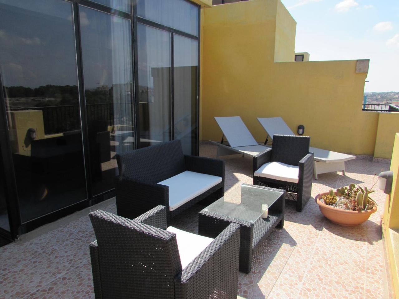 マルサスカーラPanoramic Penthouse In Marsascala Which Enjoys Sea And Country Viewsアパートメント エクステリア 写真
