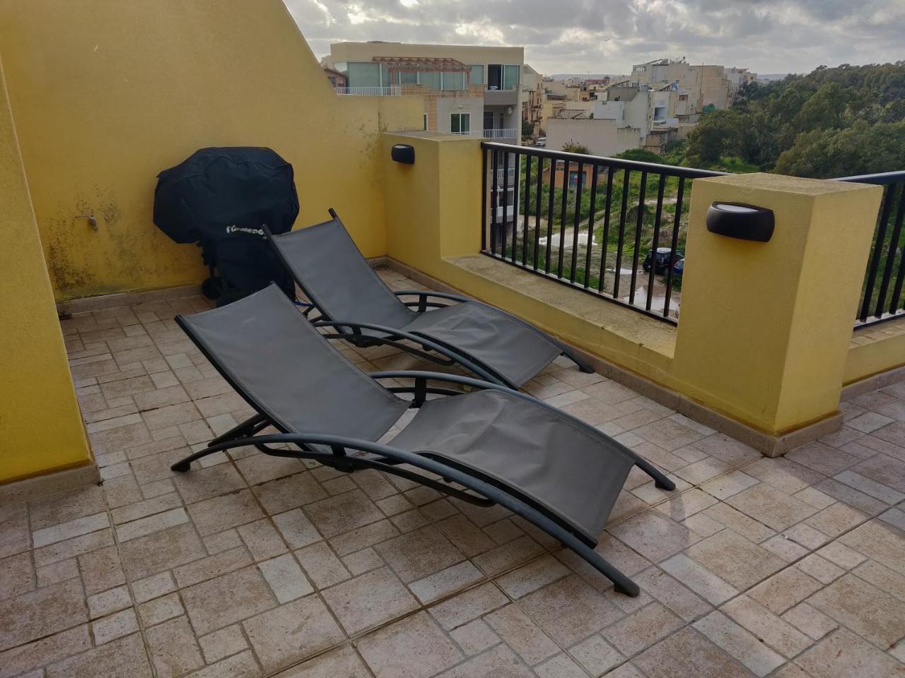 マルサスカーラPanoramic Penthouse In Marsascala Which Enjoys Sea And Country Viewsアパートメント エクステリア 写真