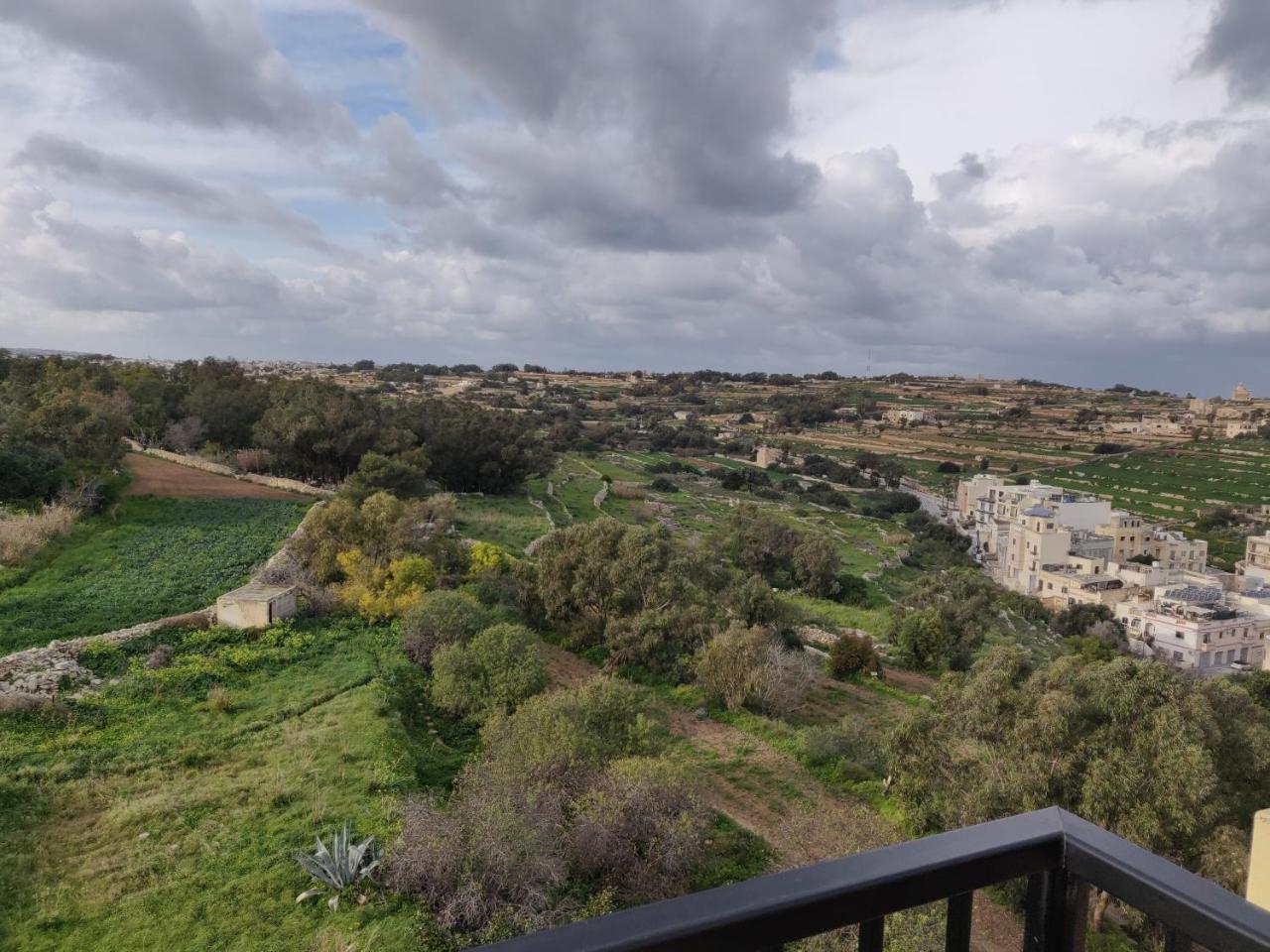マルサスカーラPanoramic Penthouse In Marsascala Which Enjoys Sea And Country Viewsアパートメント エクステリア 写真