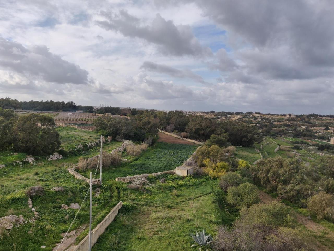 マルサスカーラPanoramic Penthouse In Marsascala Which Enjoys Sea And Country Viewsアパートメント エクステリア 写真