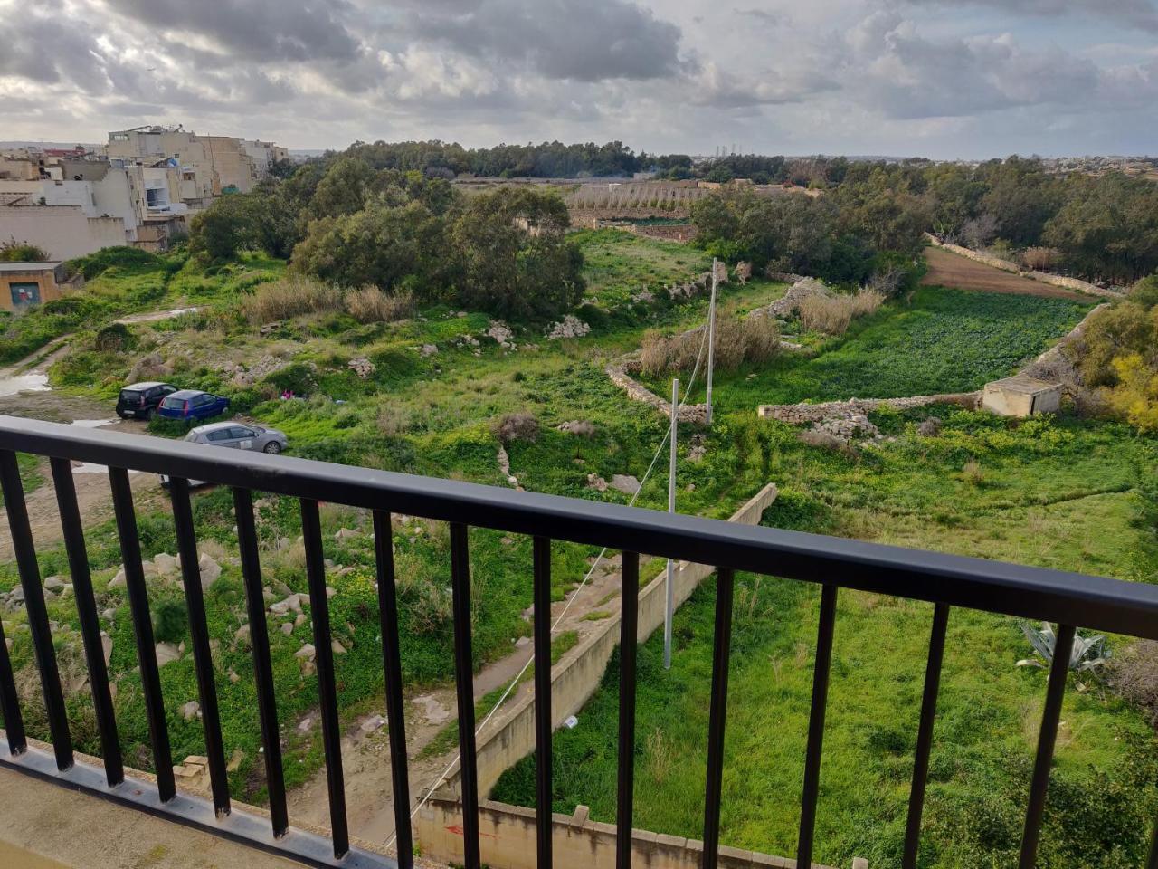 マルサスカーラPanoramic Penthouse In Marsascala Which Enjoys Sea And Country Viewsアパートメント エクステリア 写真