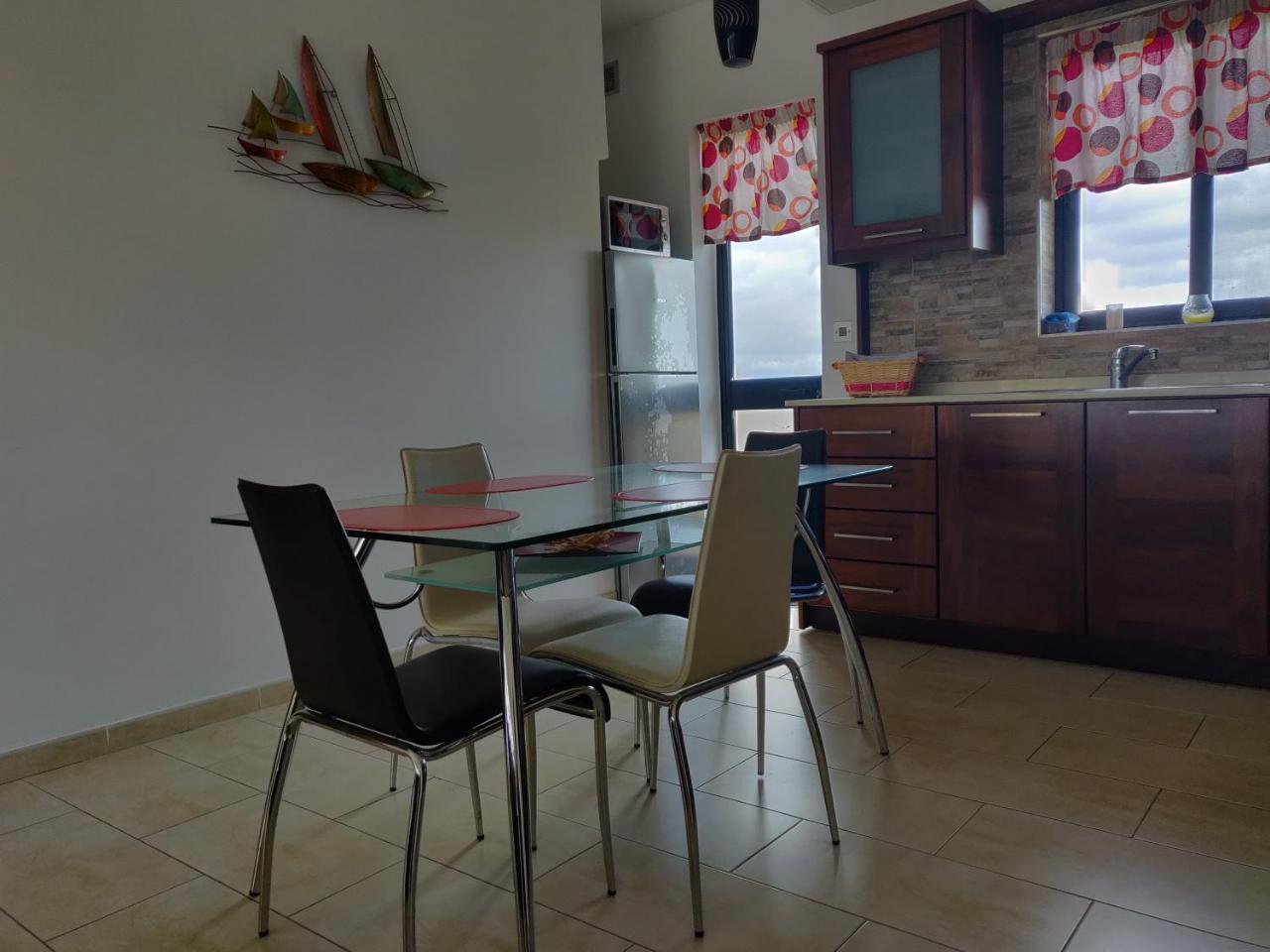 マルサスカーラPanoramic Penthouse In Marsascala Which Enjoys Sea And Country Viewsアパートメント エクステリア 写真