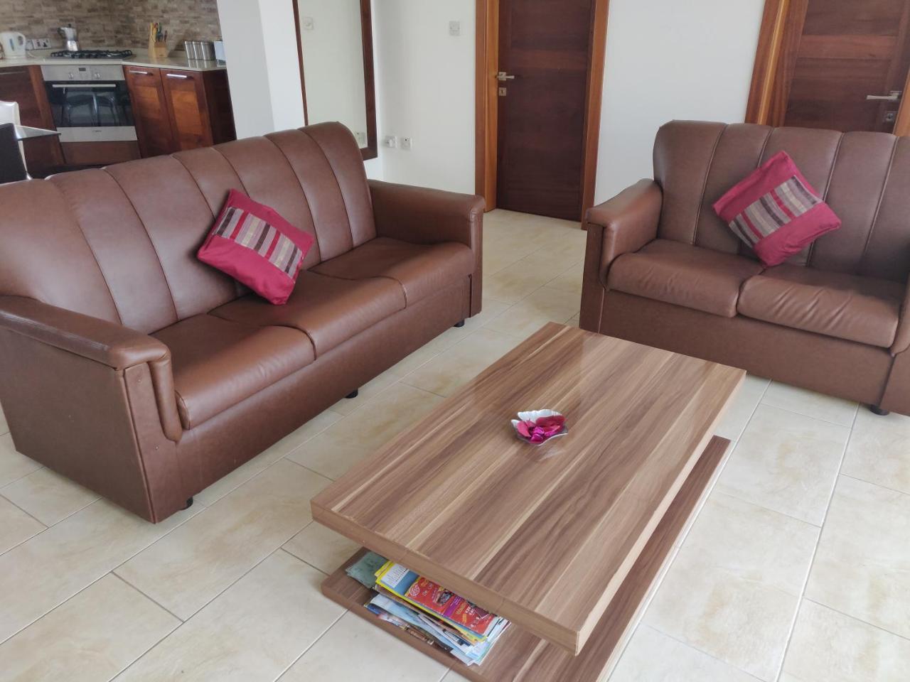 マルサスカーラPanoramic Penthouse In Marsascala Which Enjoys Sea And Country Viewsアパートメント エクステリア 写真