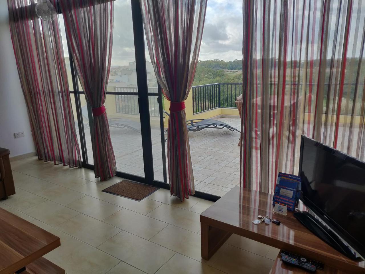 マルサスカーラPanoramic Penthouse In Marsascala Which Enjoys Sea And Country Viewsアパートメント エクステリア 写真