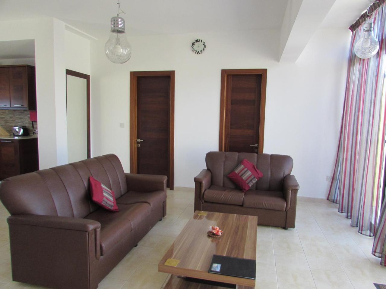 マルサスカーラPanoramic Penthouse In Marsascala Which Enjoys Sea And Country Viewsアパートメント エクステリア 写真