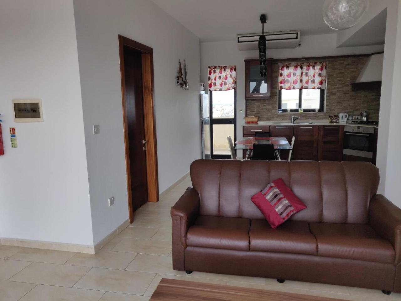 マルサスカーラPanoramic Penthouse In Marsascala Which Enjoys Sea And Country Viewsアパートメント エクステリア 写真