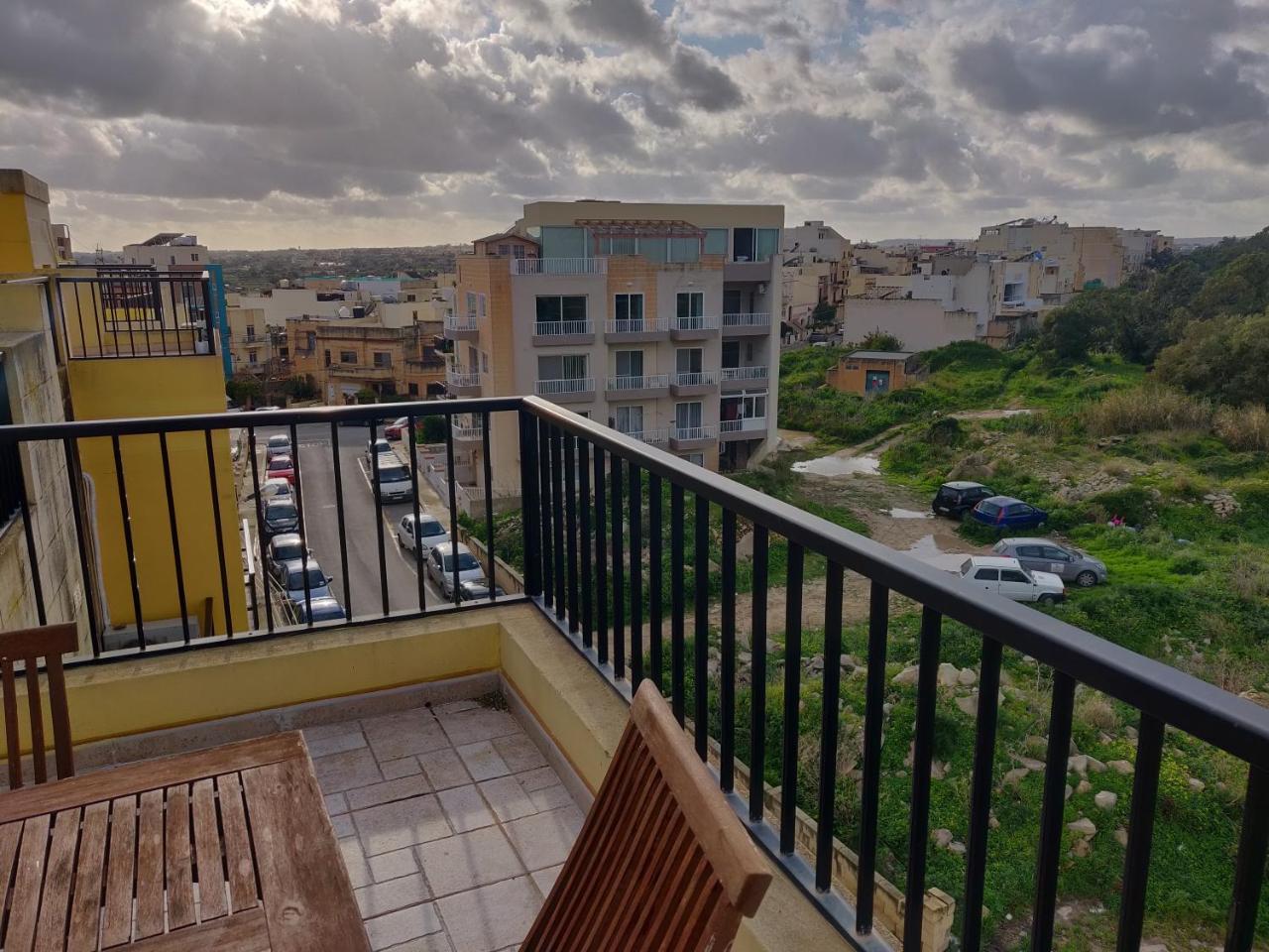 マルサスカーラPanoramic Penthouse In Marsascala Which Enjoys Sea And Country Viewsアパートメント エクステリア 写真