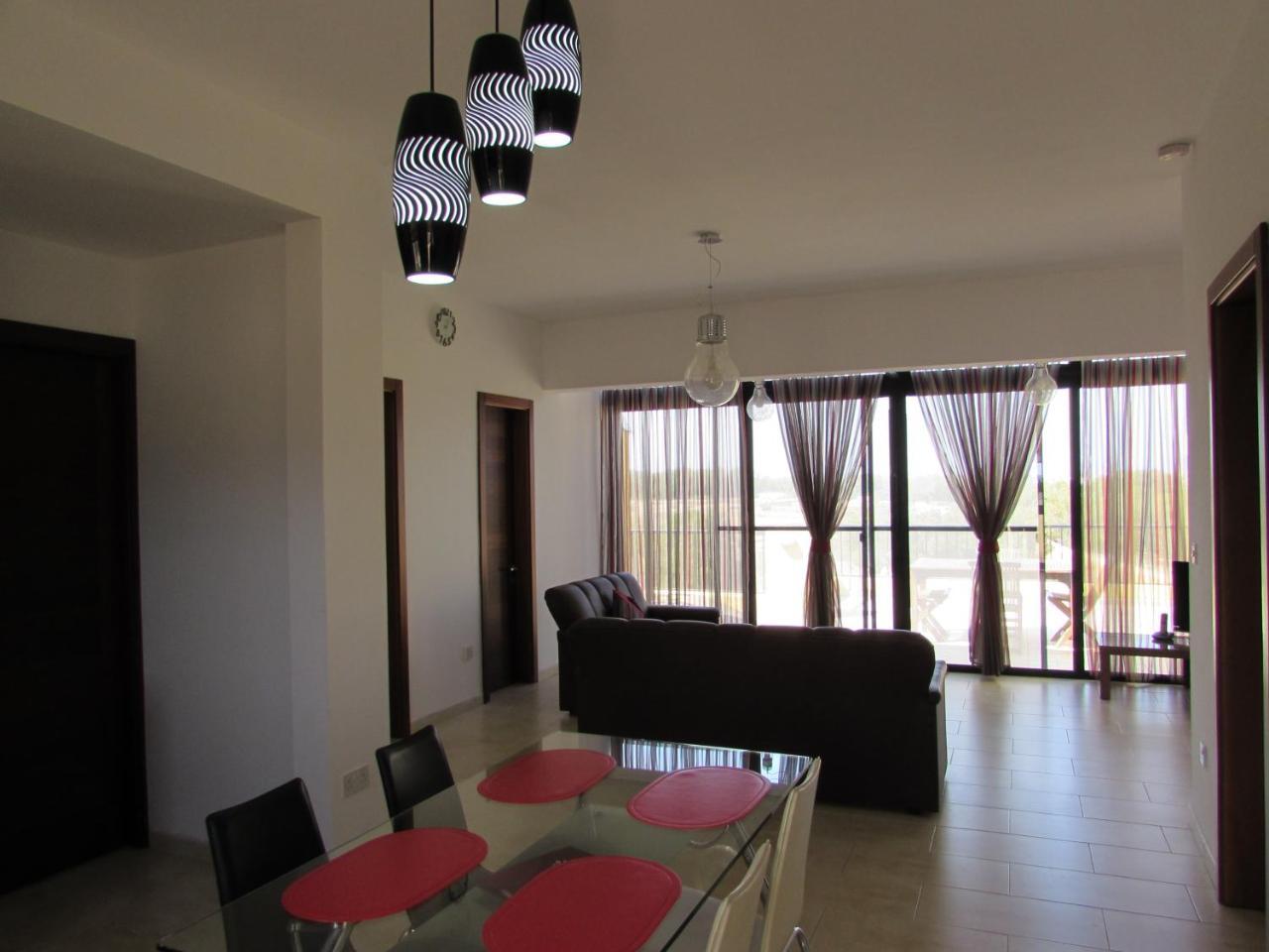 マルサスカーラPanoramic Penthouse In Marsascala Which Enjoys Sea And Country Viewsアパートメント エクステリア 写真