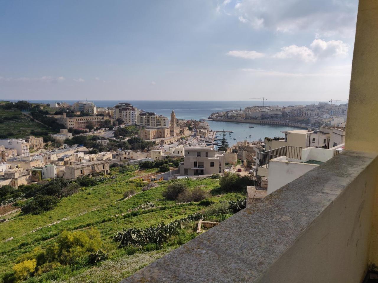 マルサスカーラPanoramic Penthouse In Marsascala Which Enjoys Sea And Country Viewsアパートメント エクステリア 写真
