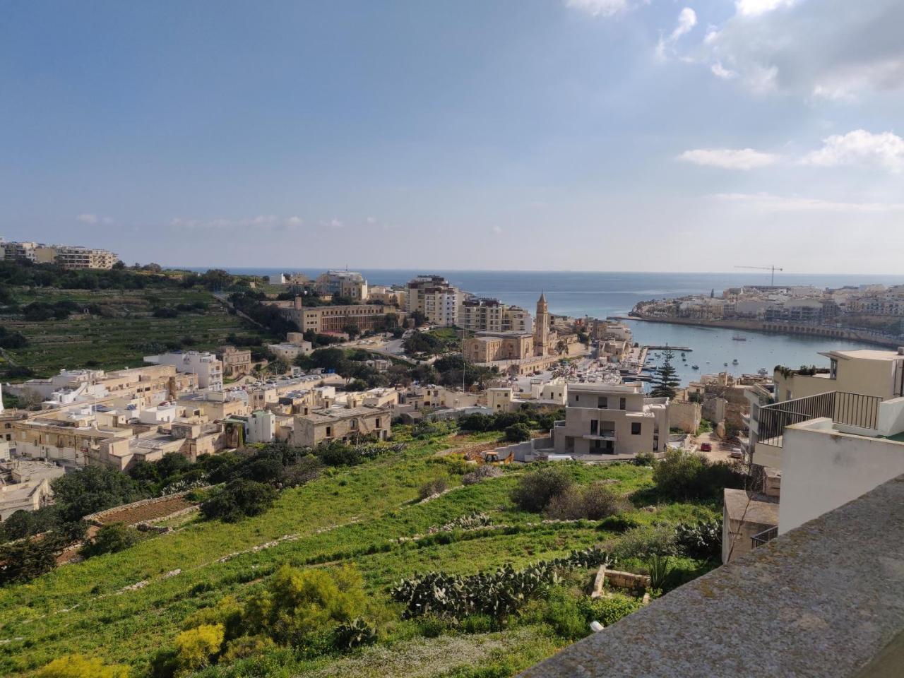 マルサスカーラPanoramic Penthouse In Marsascala Which Enjoys Sea And Country Viewsアパートメント エクステリア 写真